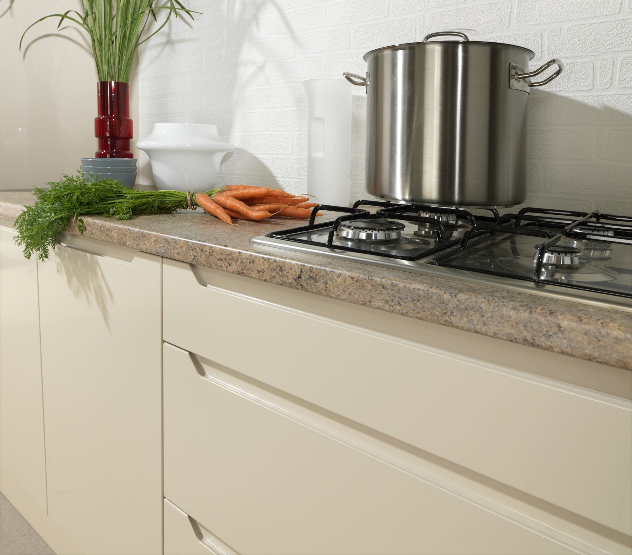 Avienda drawer front in Valspar shade